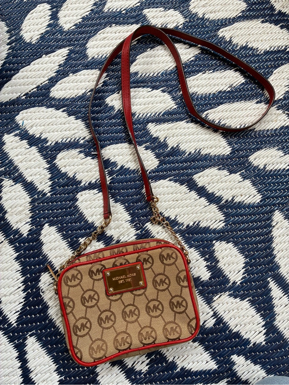 Michael Kors Signature Jet Set crossbody bag